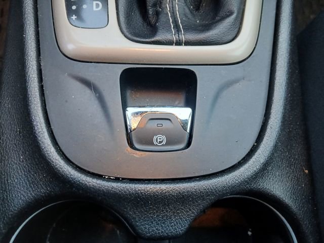 Used 2016 Jeep Cherokee Sport image 22