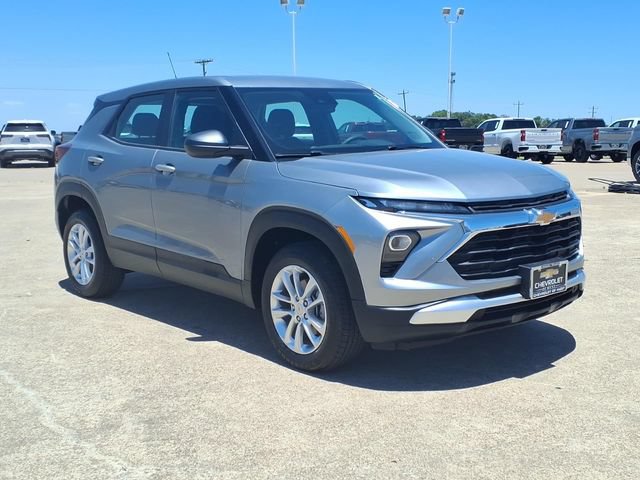 Used 2025 Chevrolet TrailBlazer LS AWD/4WD image 3