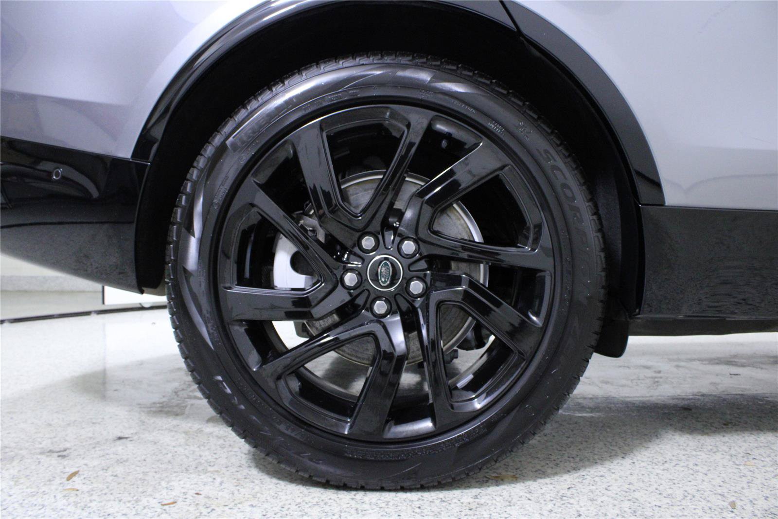 Used 2025 Land Rover Discovery Dynamic SE AWD/4WD image 8