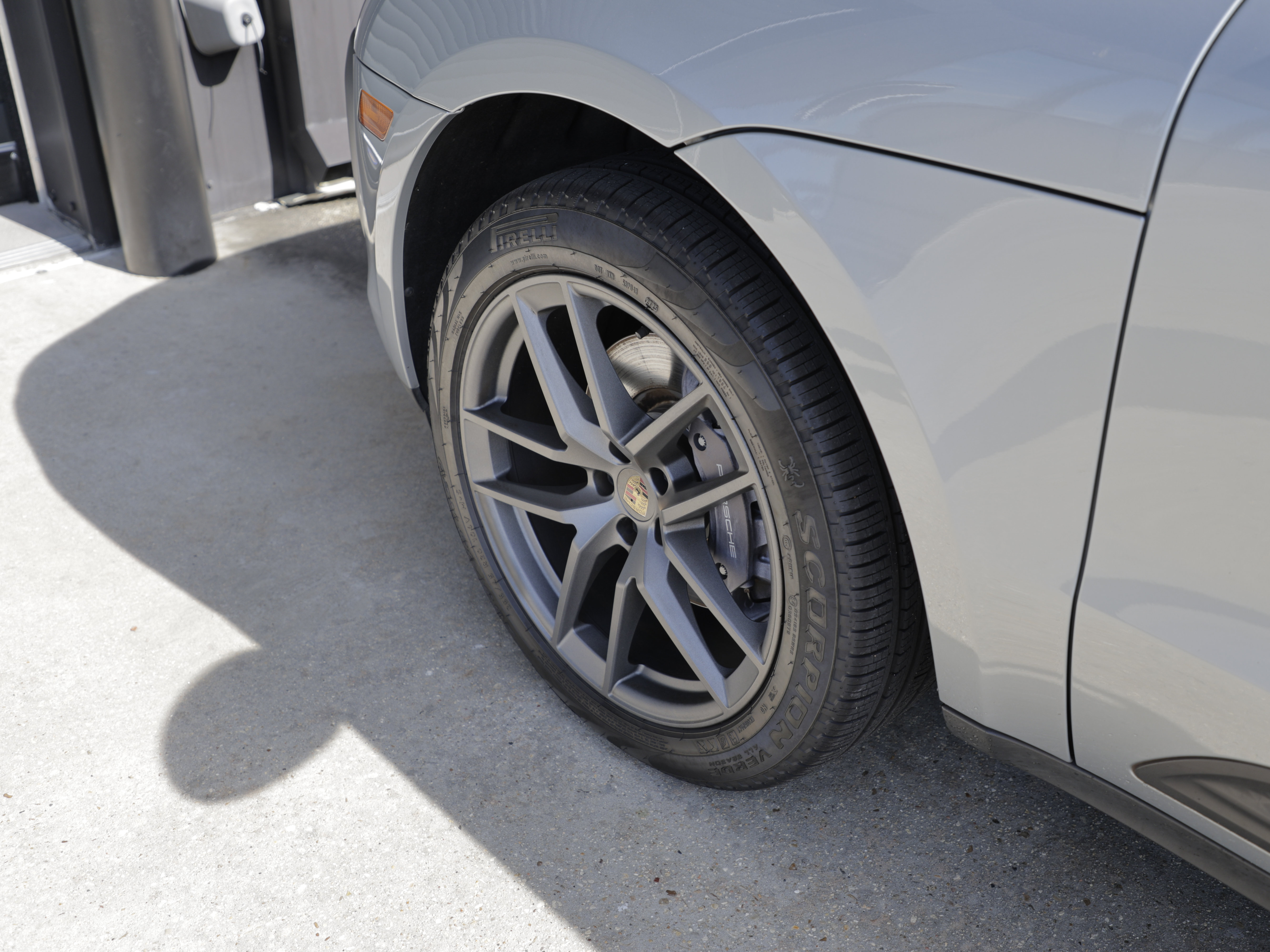 Certified 2023 Porsche Macan Turbo AWD/4WD image 12