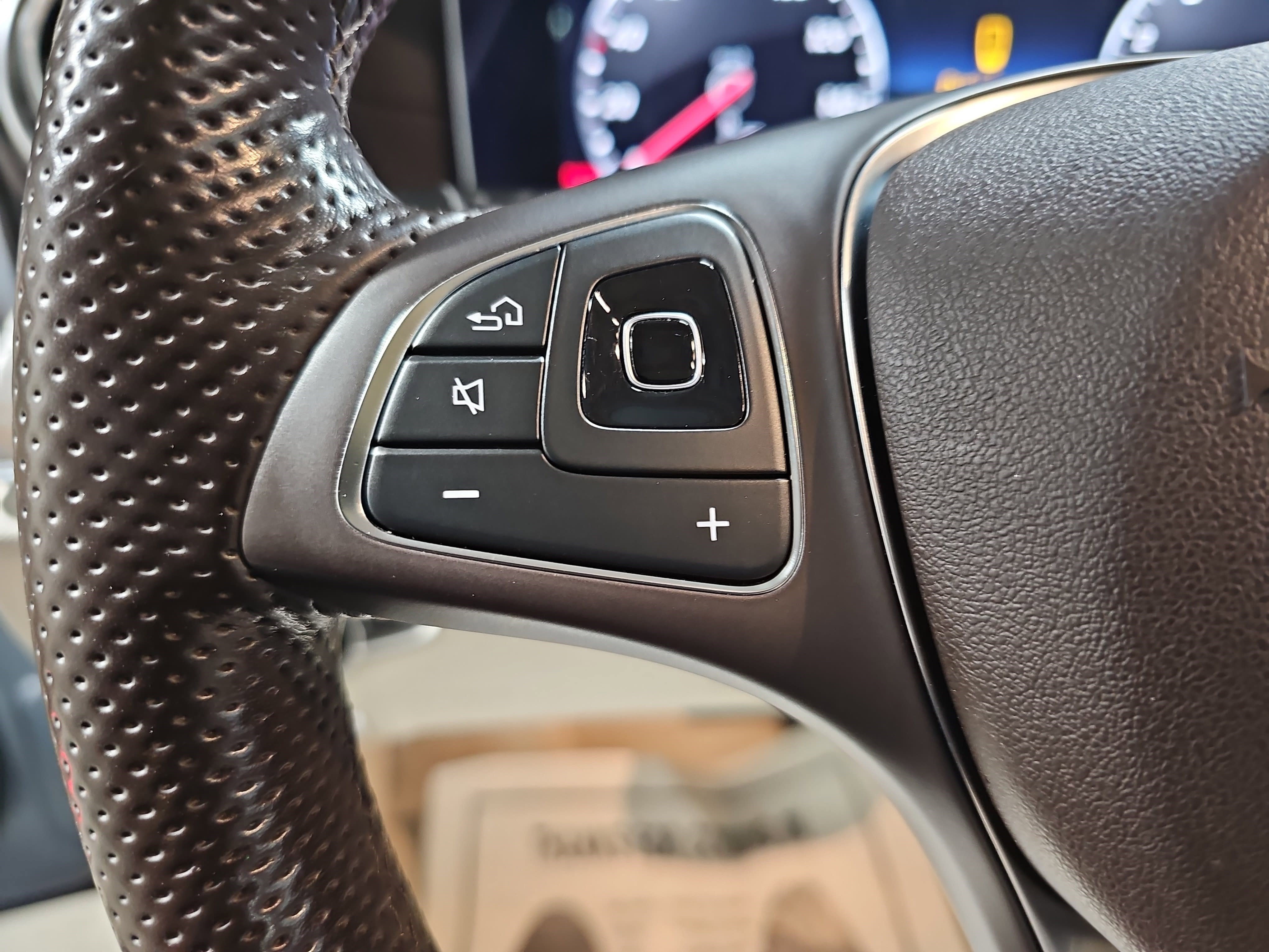 Used 2018 Mercedes-Benz E 400 4MATIC Sedan image 17