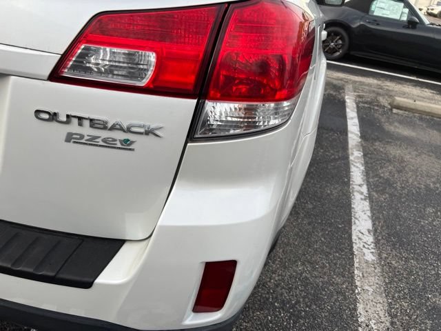 Used 2010 Subaru Outback 2.5i Premium AWD/4WD image 7