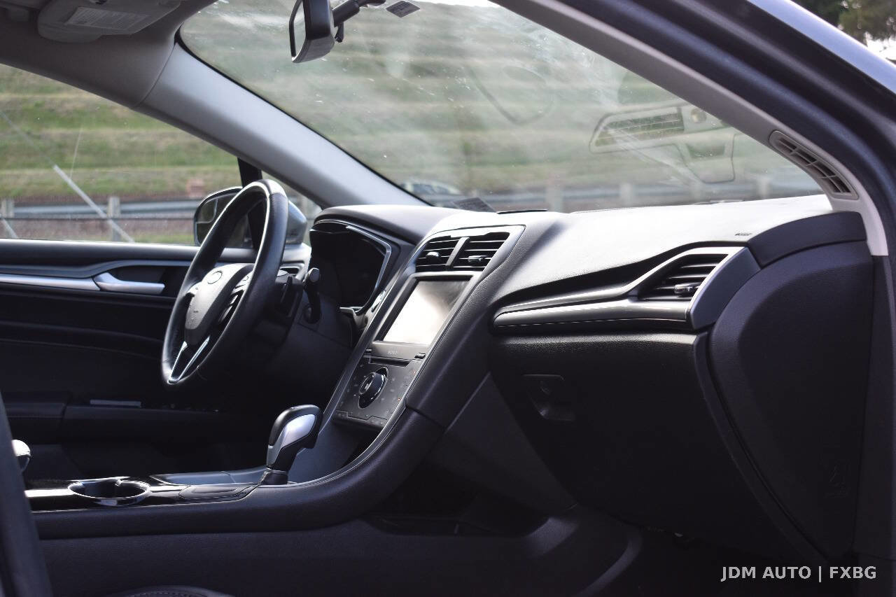 Used 2014 Ford Fusion Titanium FWD image 16
