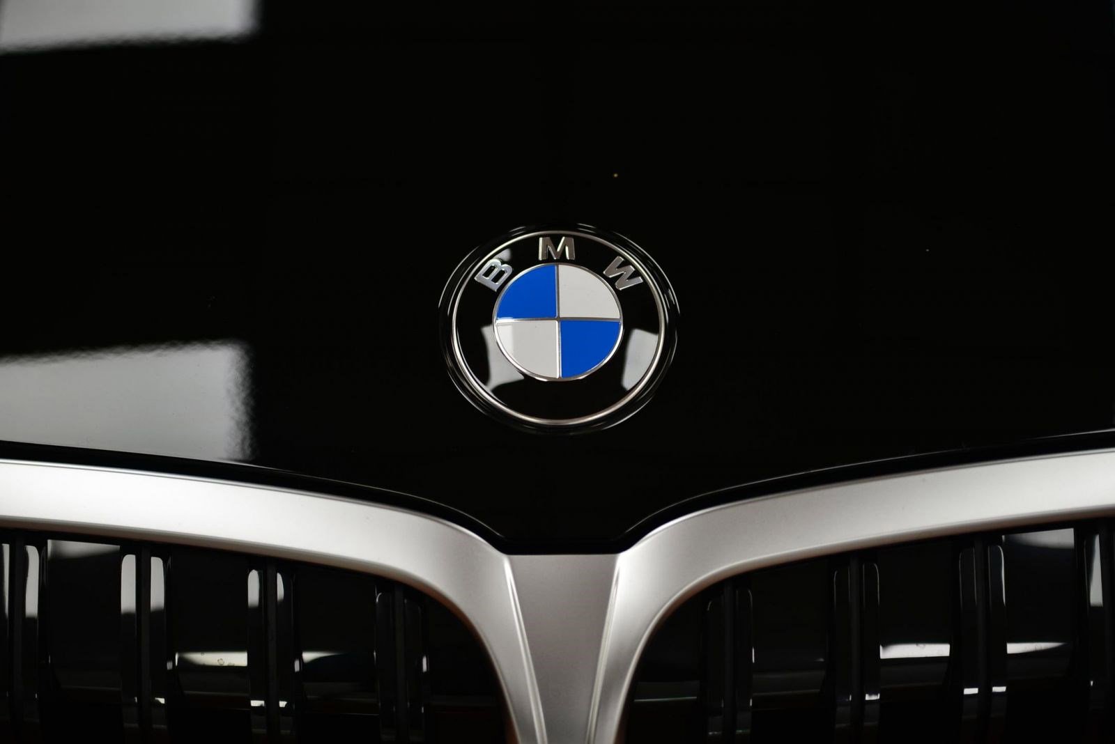 Used 2025 BMW 330i xDrive Sedan w/ Premium Package image 18