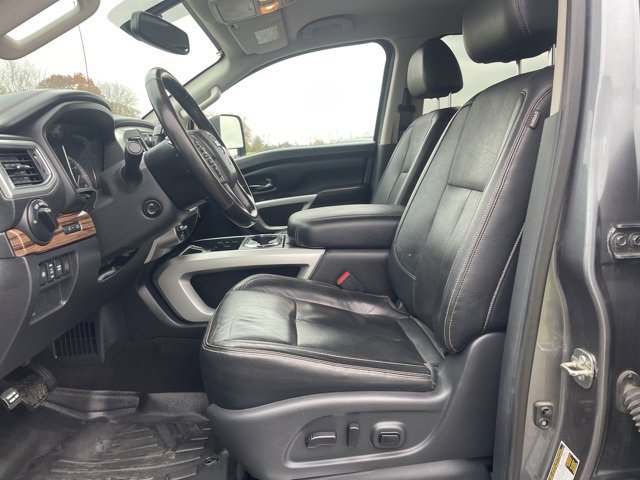 Used 2018 Nissan Titan SL w/ Chrome Package image 8