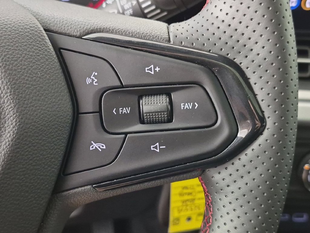 Used 2026 Chevrolet Trax RS w/ Sunroof Package FWD image 18