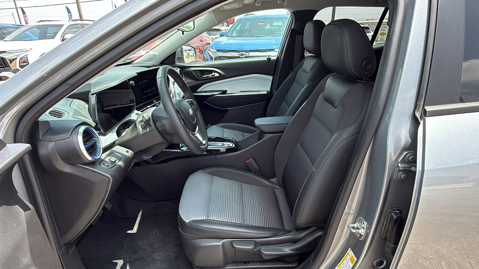 Used 2024 Chevrolet Trax LT w/ Driver Confidence Package FWD image 9