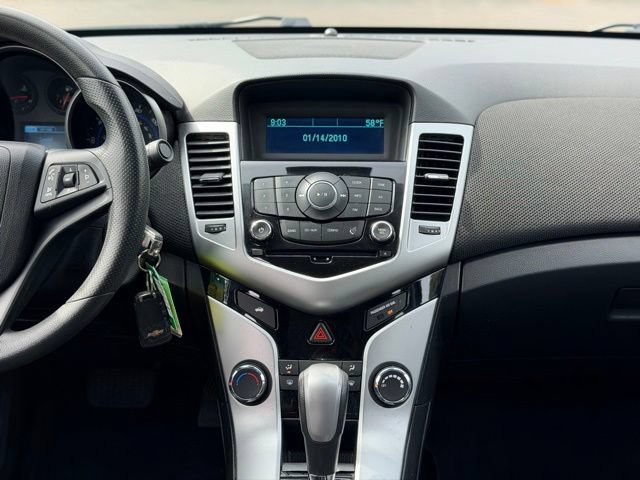 Used 2016 Chevrolet Cruze LT FWD image 17
