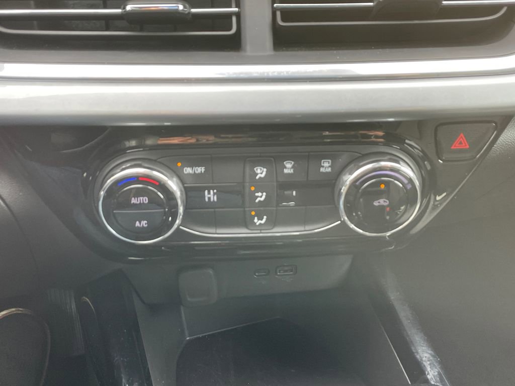 Used 2024 Chevrolet Trax LT image 37