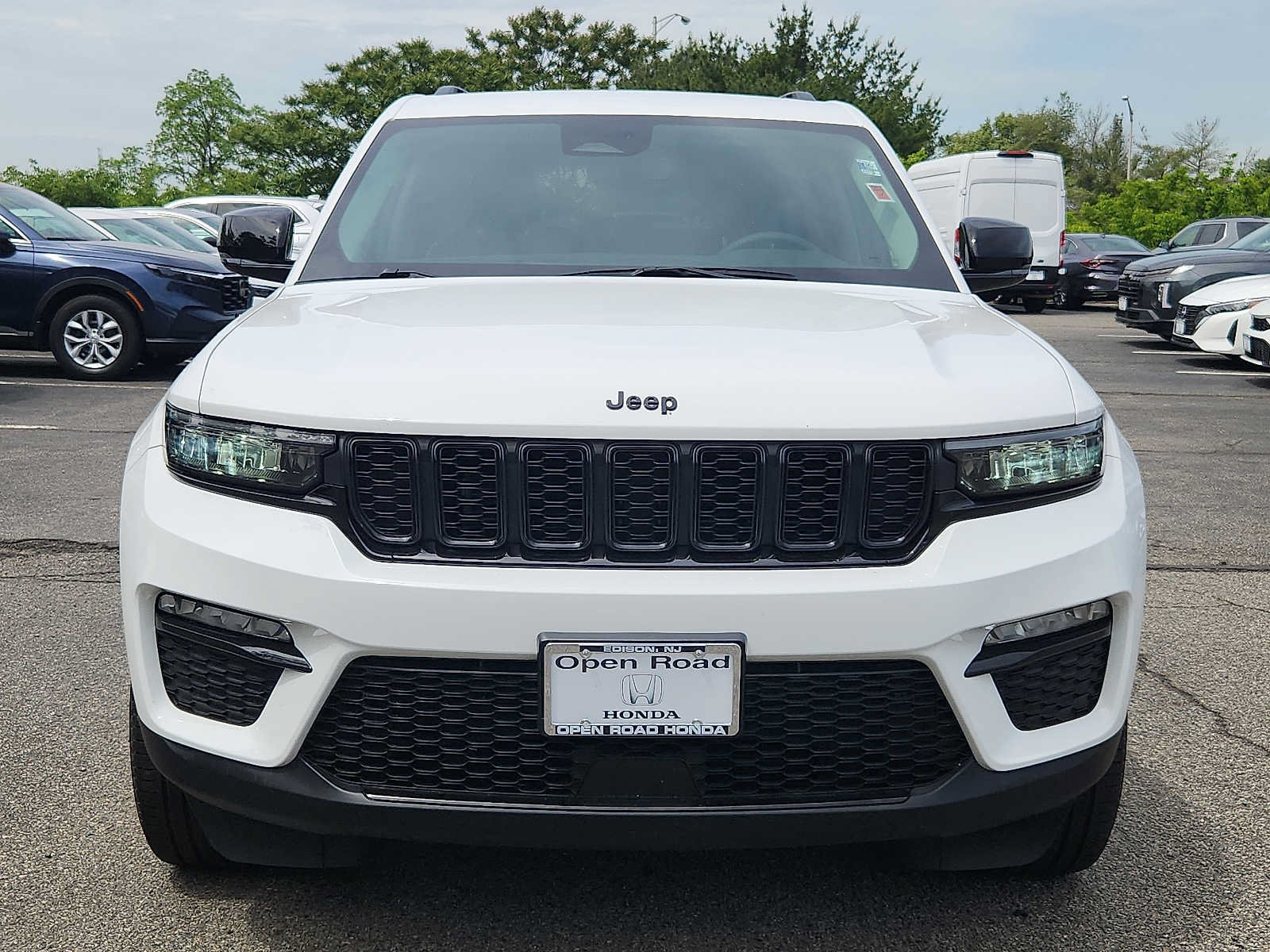 Used 2023 Jeep Grand Cherokee Limited w/ Black Appearance Package AWD/4WD image 2