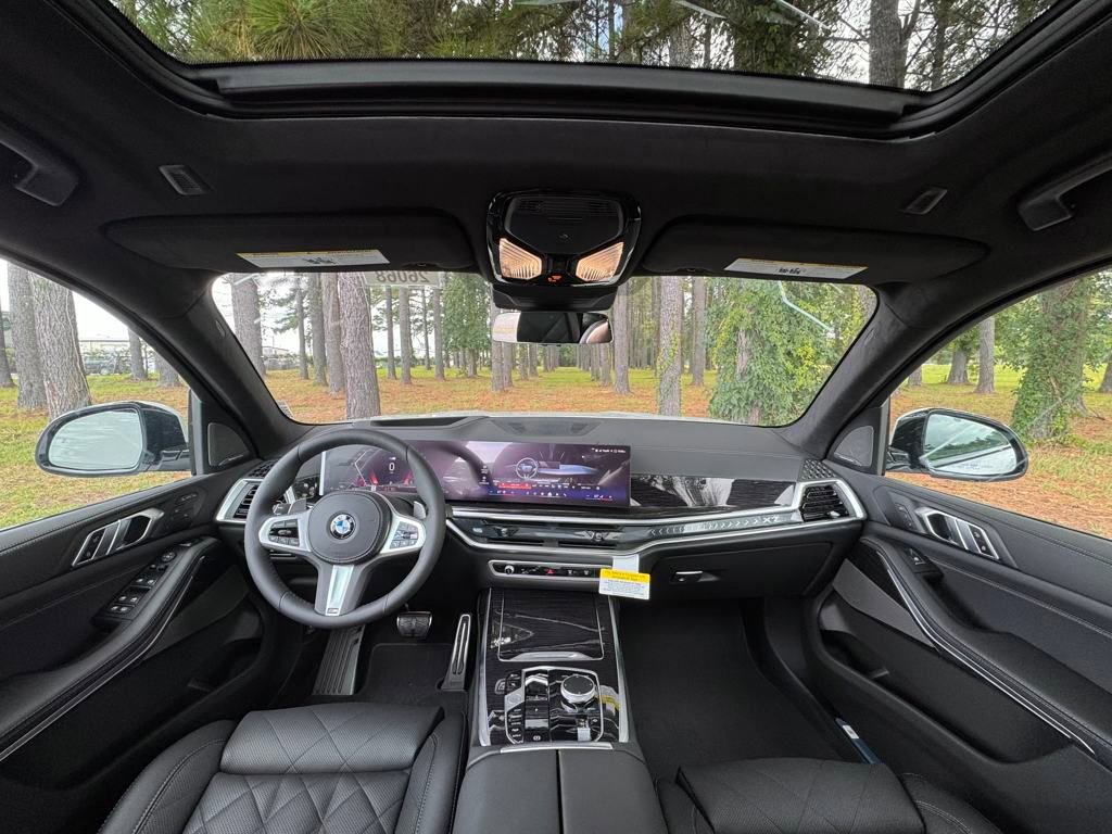 Used 2026 BMW X7 xDrive40i w/ M Sport Package image 2