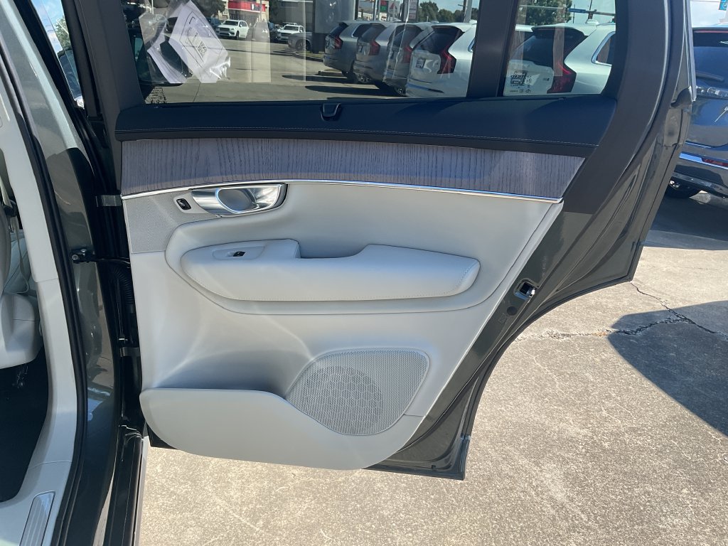 New 2027 Volvo XC90 B6 Ultra AWD/4WD image 16