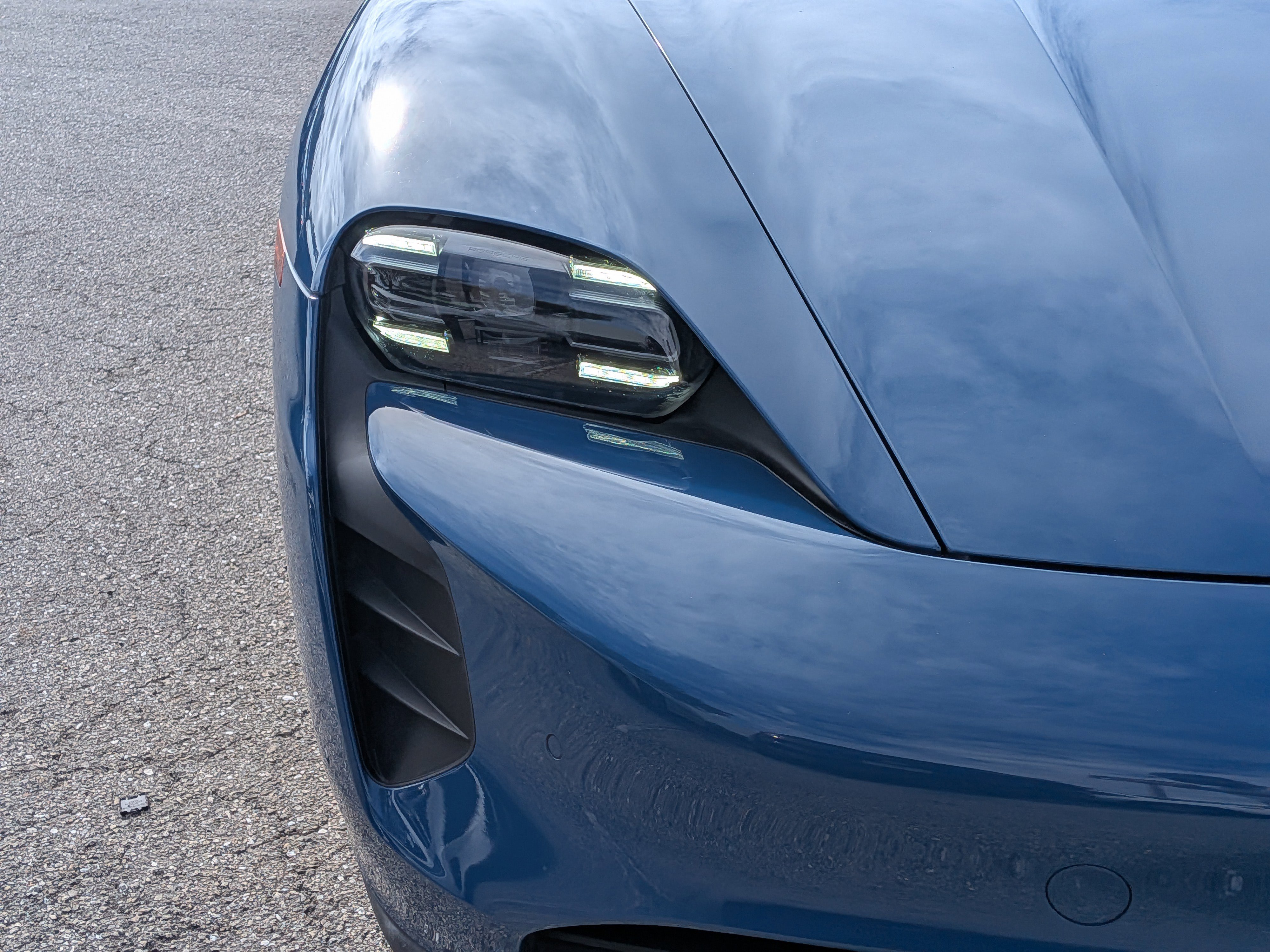 Used 2023 Porsche Taycan image 10