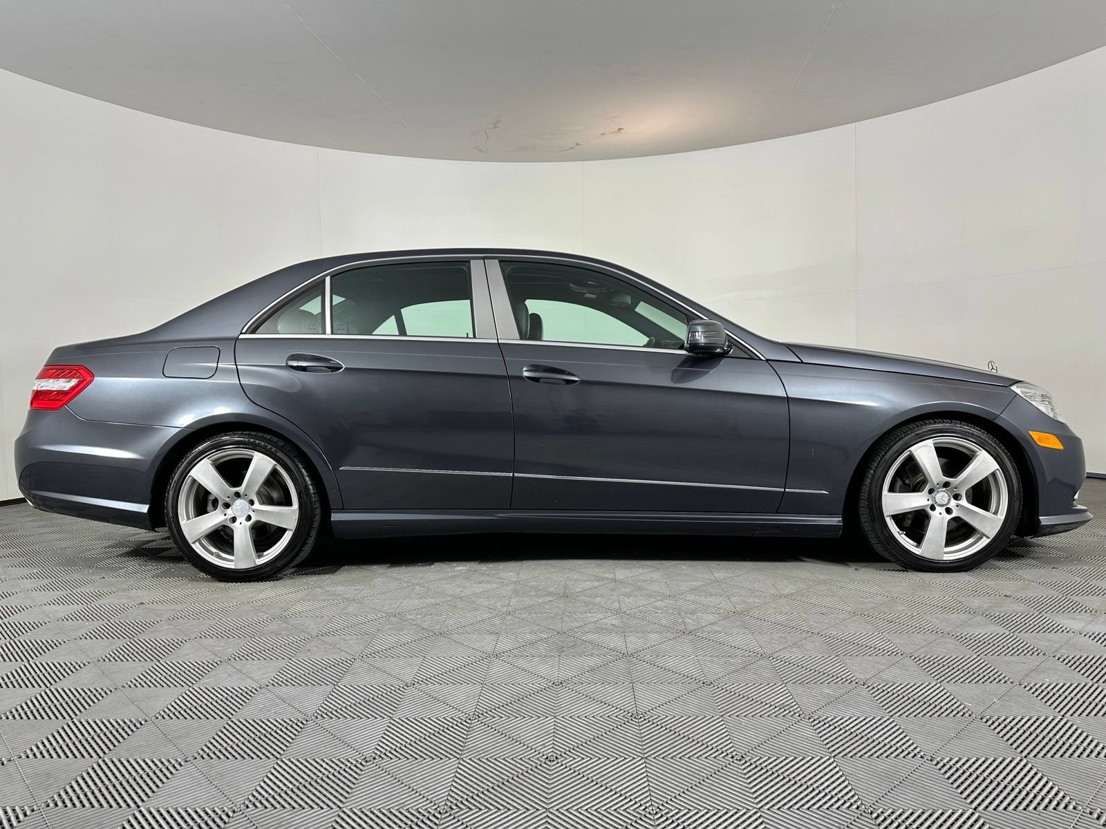 Used 2011 Mercedes-Benz E 350 4MATIC Sedan image 25