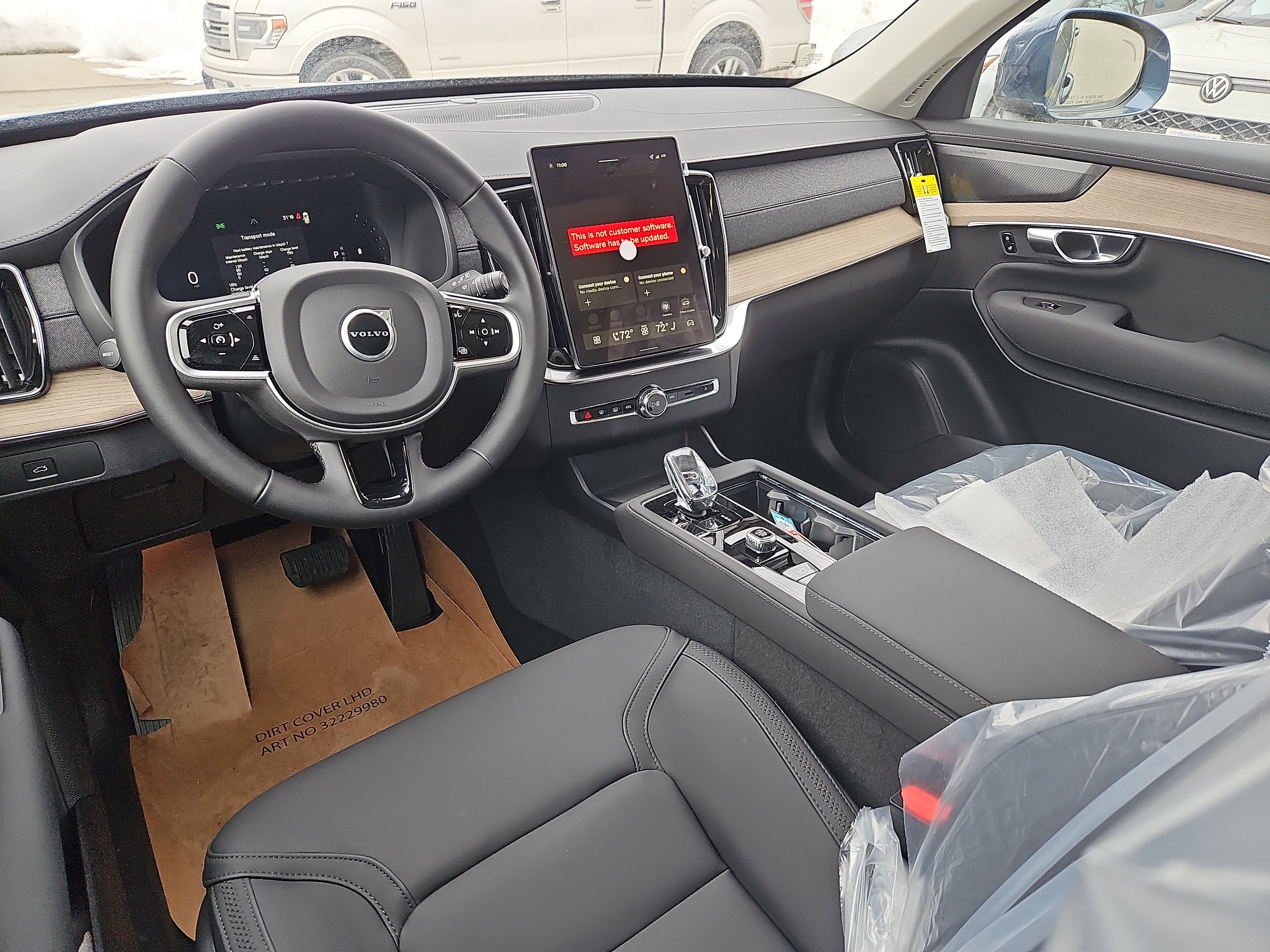 New 2026 Volvo XC90 B6 Plus w/ Protection Package Premier image 3