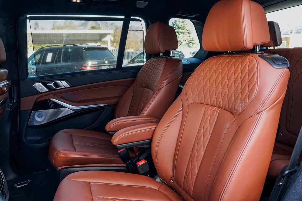Used 2025 BMW X7 M60i image 22