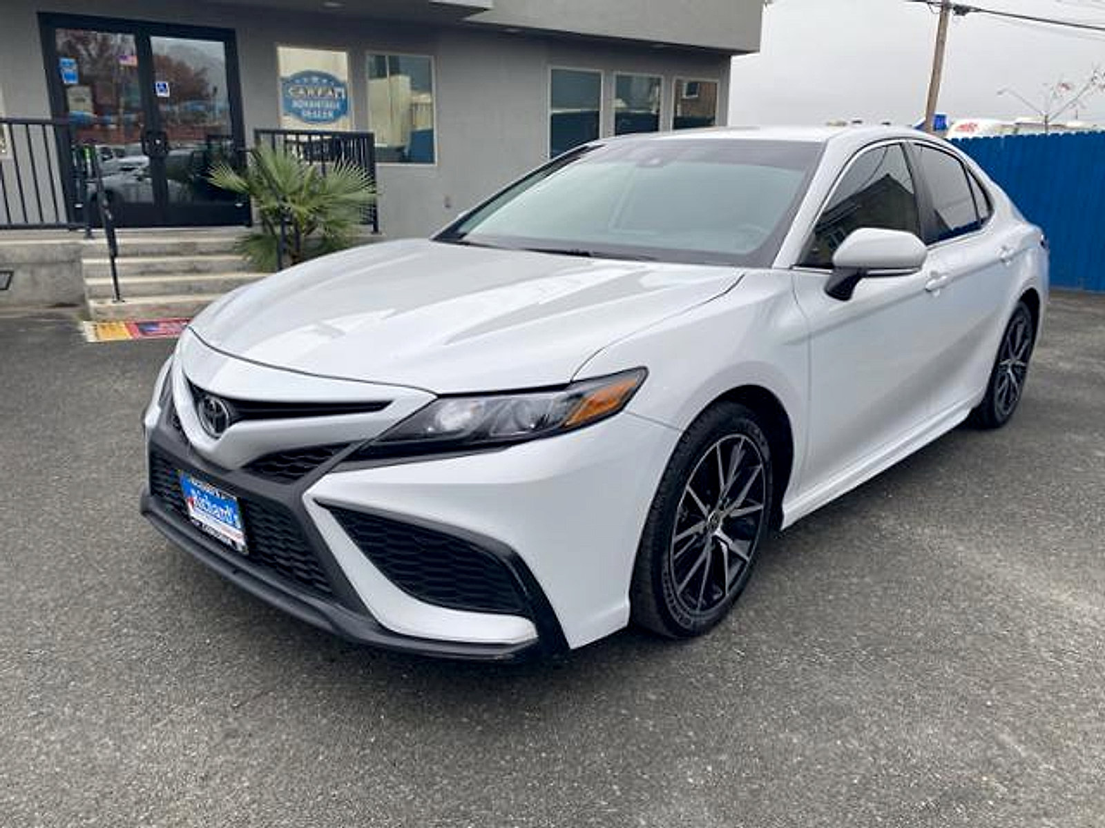 Used 2023 Toyota Camry SE FWD image 5