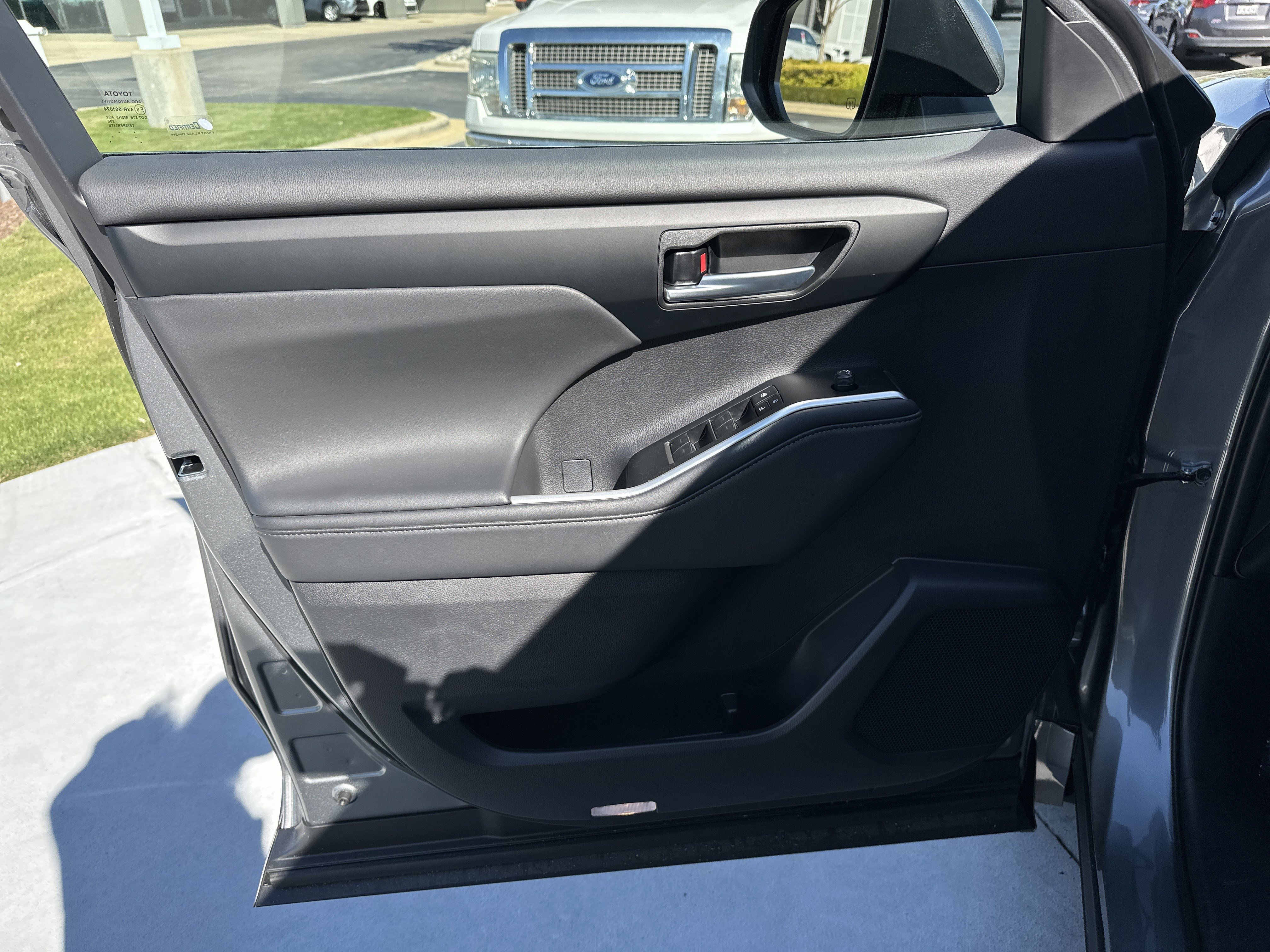 Certified 2026 Toyota Highlander XLE image 14