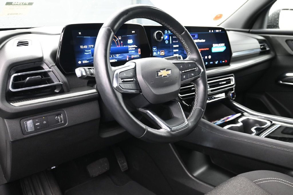 Used 2024 Chevrolet Traverse LT FWD image 11