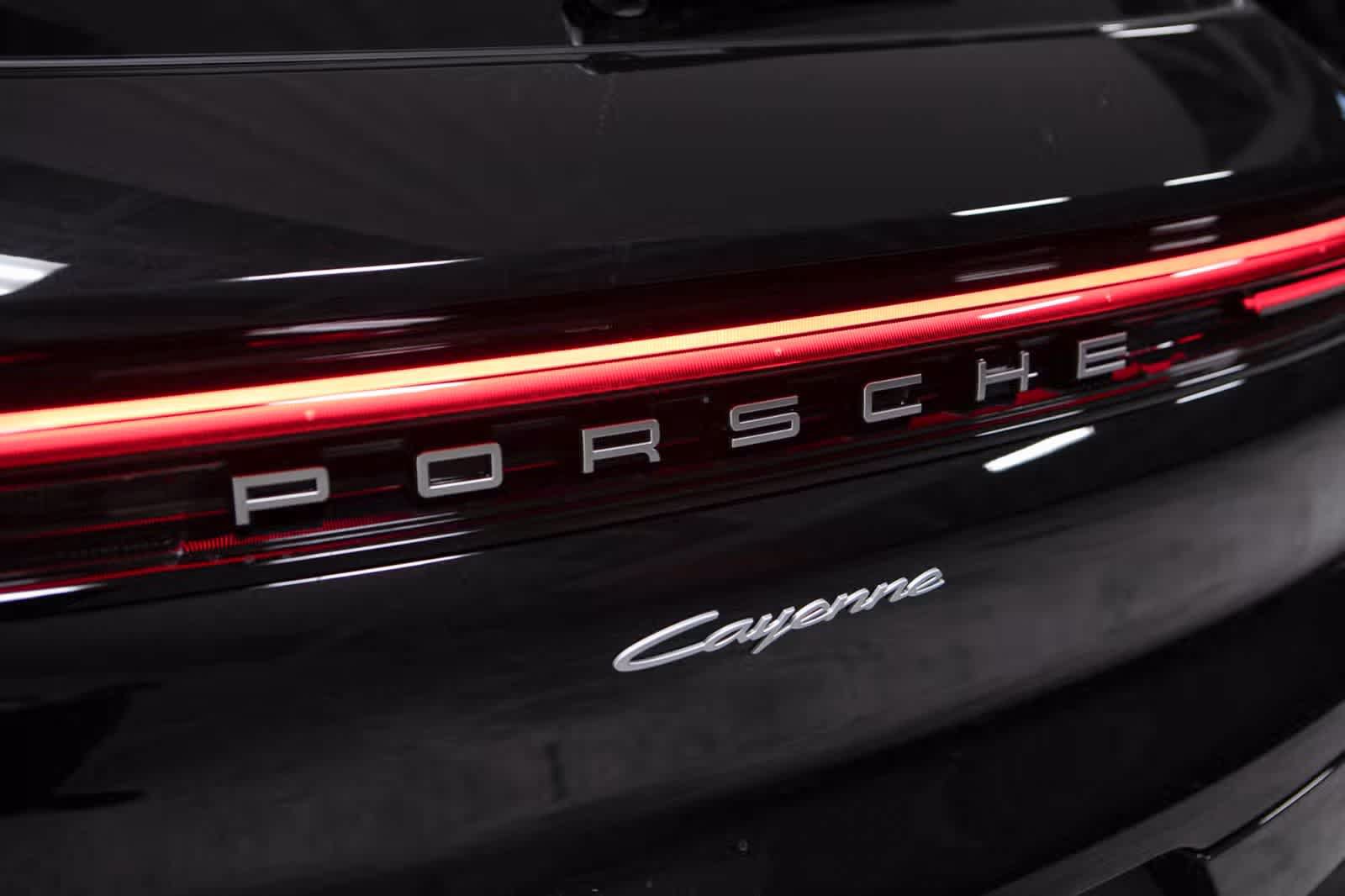 Certified 2026 Porsche Cayenne AWD/4WD image 18