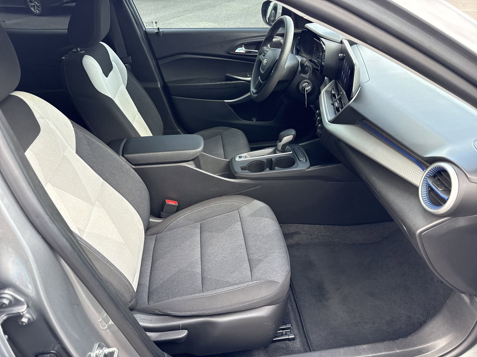 Used 2024 Chevrolet Trax LS w/ Driver Confidence Package FWD image 28