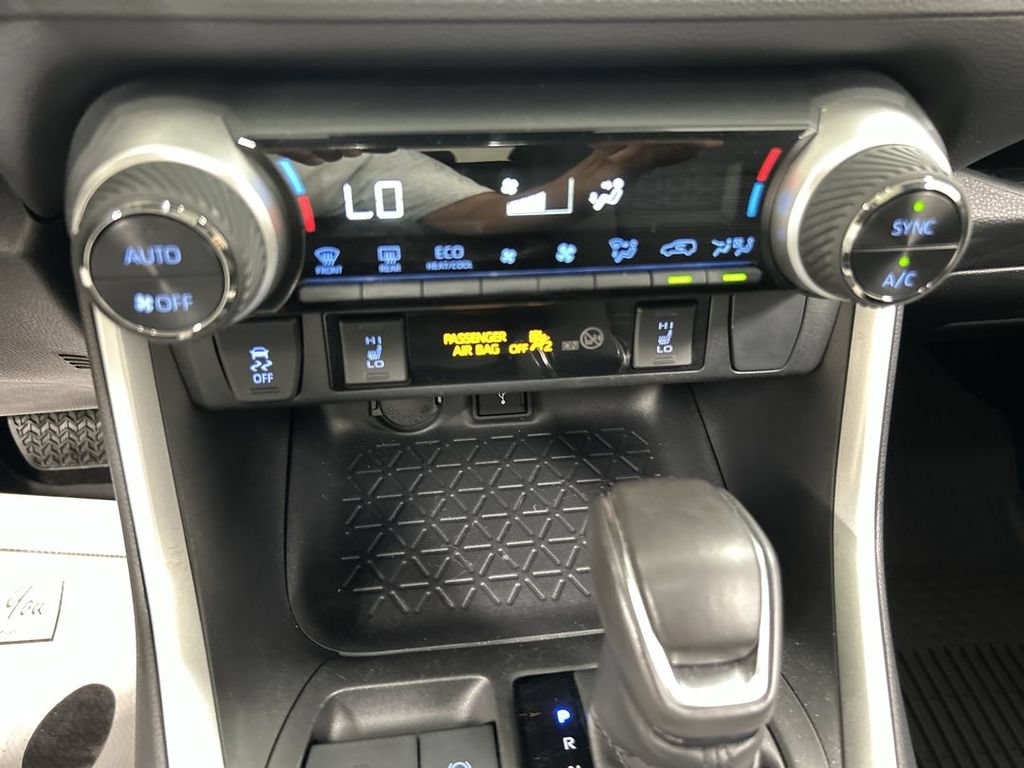 Used 2022 Toyota RAV4 SE w/ Convenience Package AWD/4WD image 16