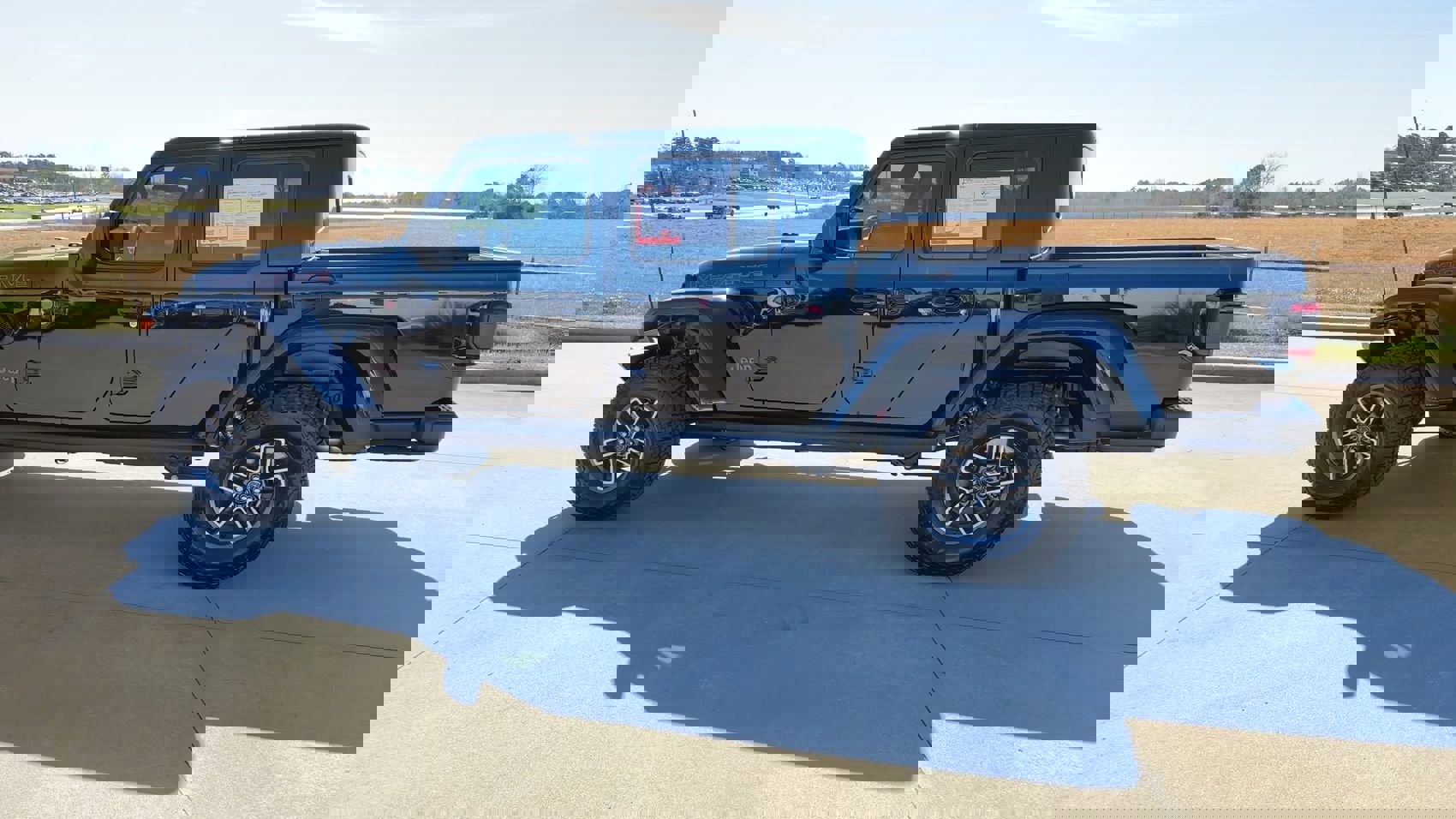 Used 2025 Jeep Gladiator Mojave image 5