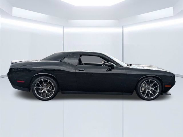 Used 2022 Dodge Challenger GT RWD image 3