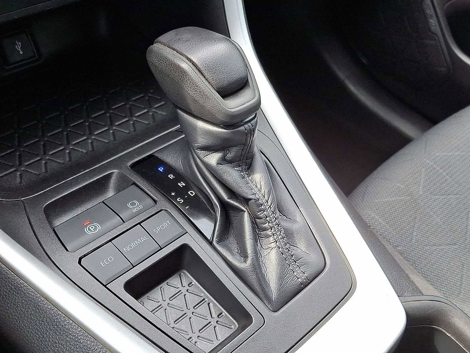 Used 2022 Toyota RAV4 XLE image 21