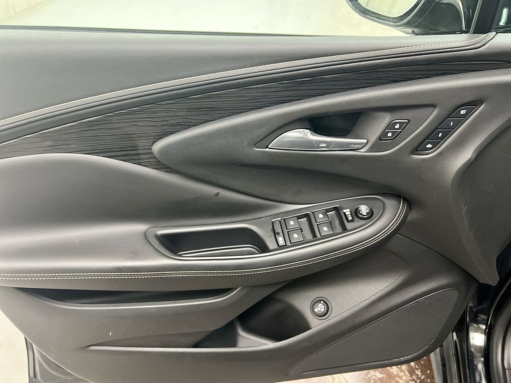 Used 2017 Buick Envision Essence FWD image 21