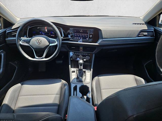 Used 2024 Volkswagen Jetta SE FWD image 16