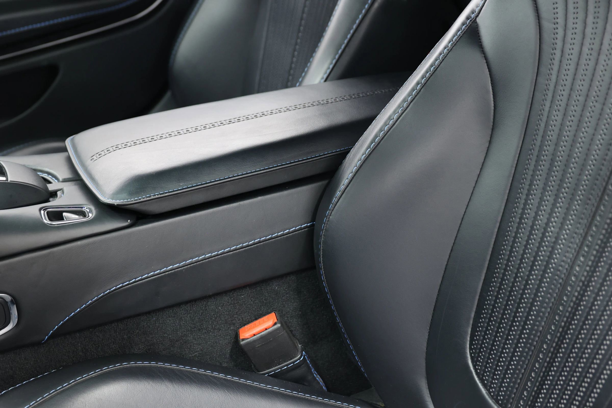 Used 2018 Aston Martin DB11 V12 image 22