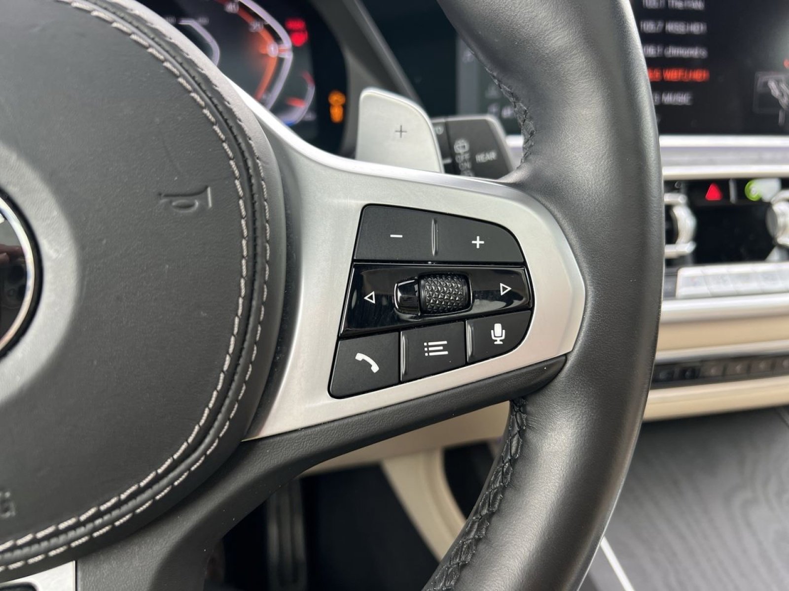 Used 2022 BMW X7 xDrive40i w/ M Sport Package image 33