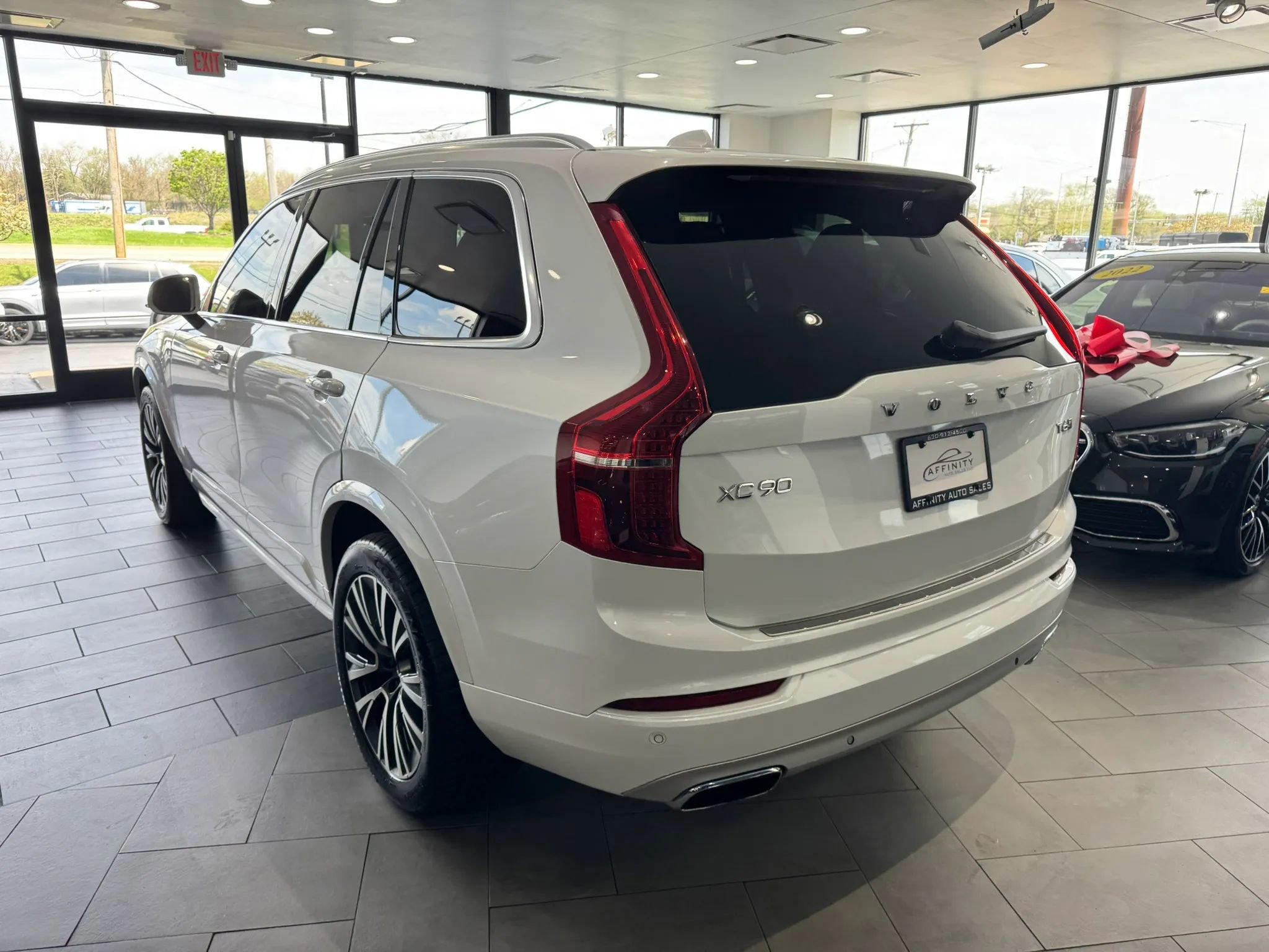 Used 2020 Volvo XC90 T6 Momentum AWD/4WD image 3