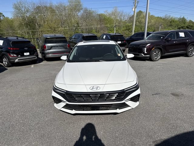 Used 2025 Hyundai Elantra SEL FWD image 2