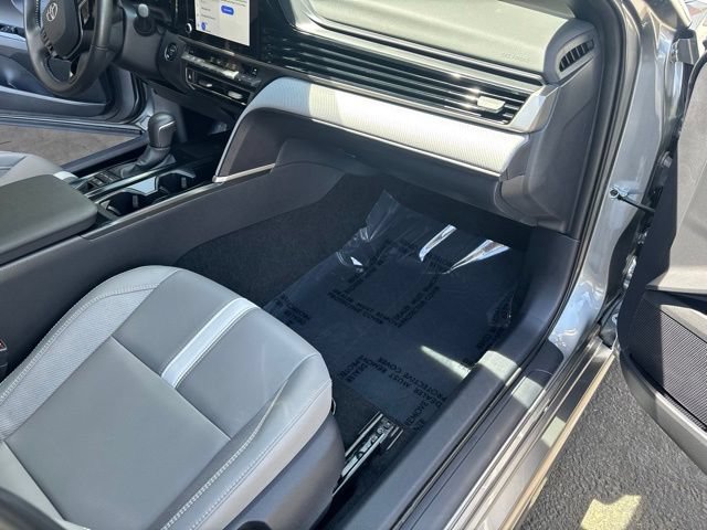 Used 2025 Toyota Camry SE w/ Convenience Package FWD image 40