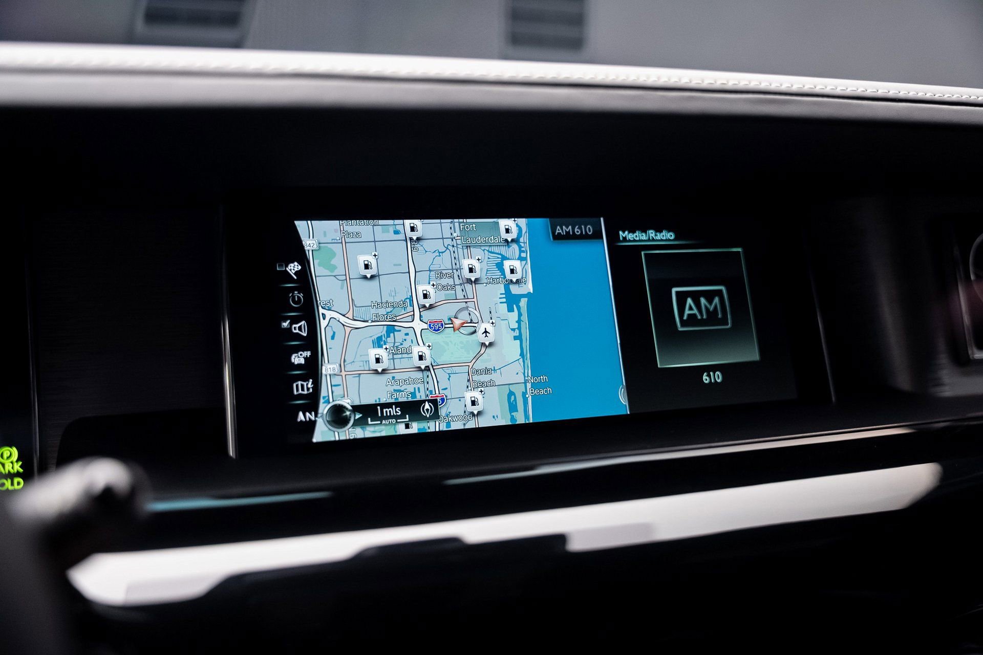 Used 2018 Rolls-Royce Phantom Sedan image 47