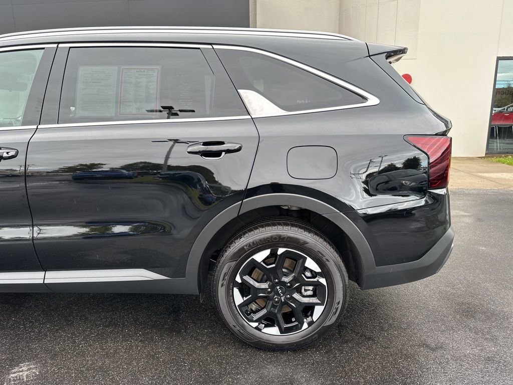 Used 2025 Kia Sorento S image 10
