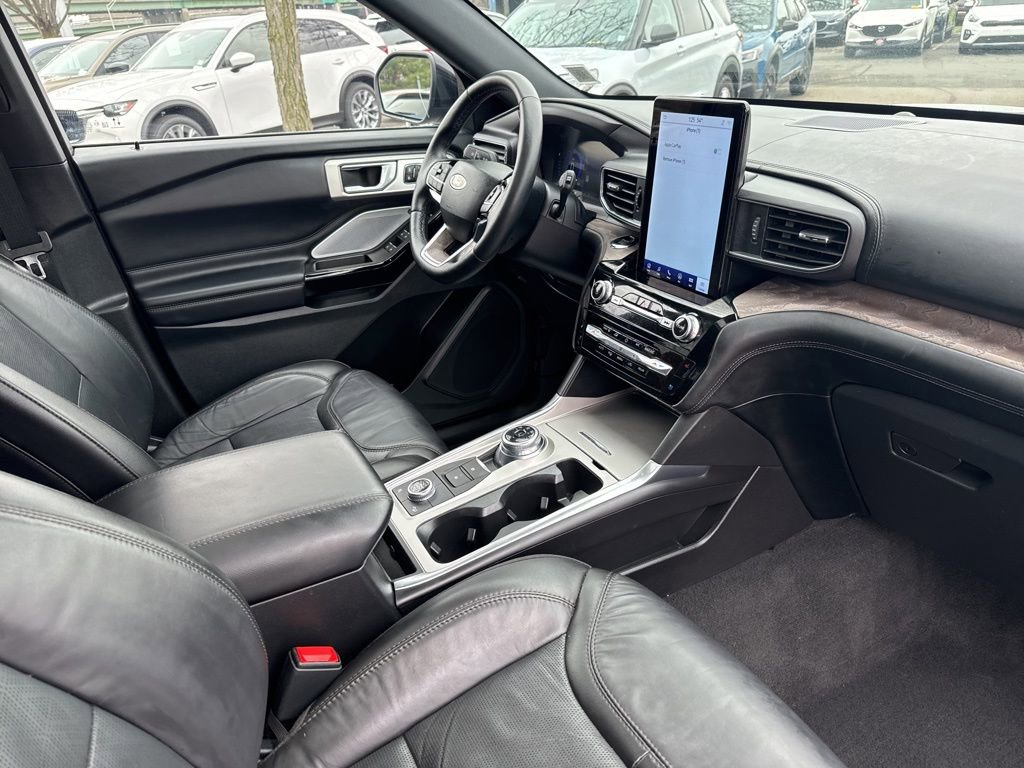Used 2023 Ford Explorer Platinum w/ Technology Package image 32