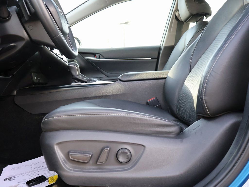 Used 2018 Toyota Camry XSE image 30