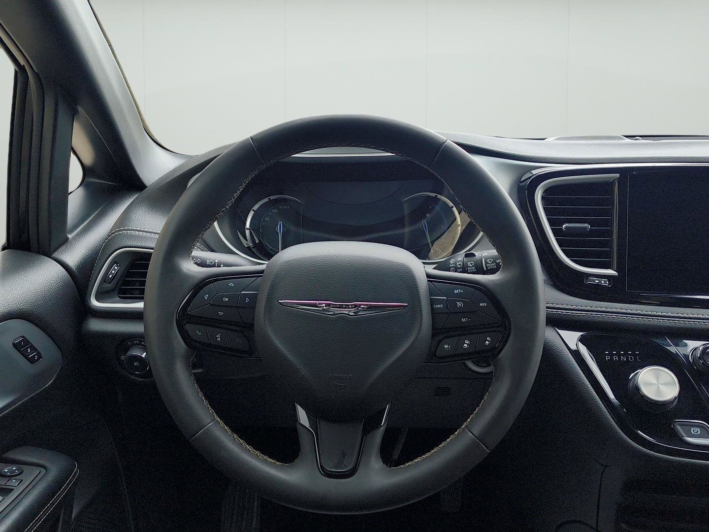 Used 2022 Chrysler Pacifica Touring-L w/ S Appearance Package FWD image 8