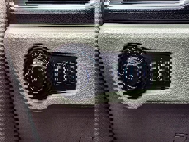 Used 2020 Chrysler Pacifica Touring-L image 30