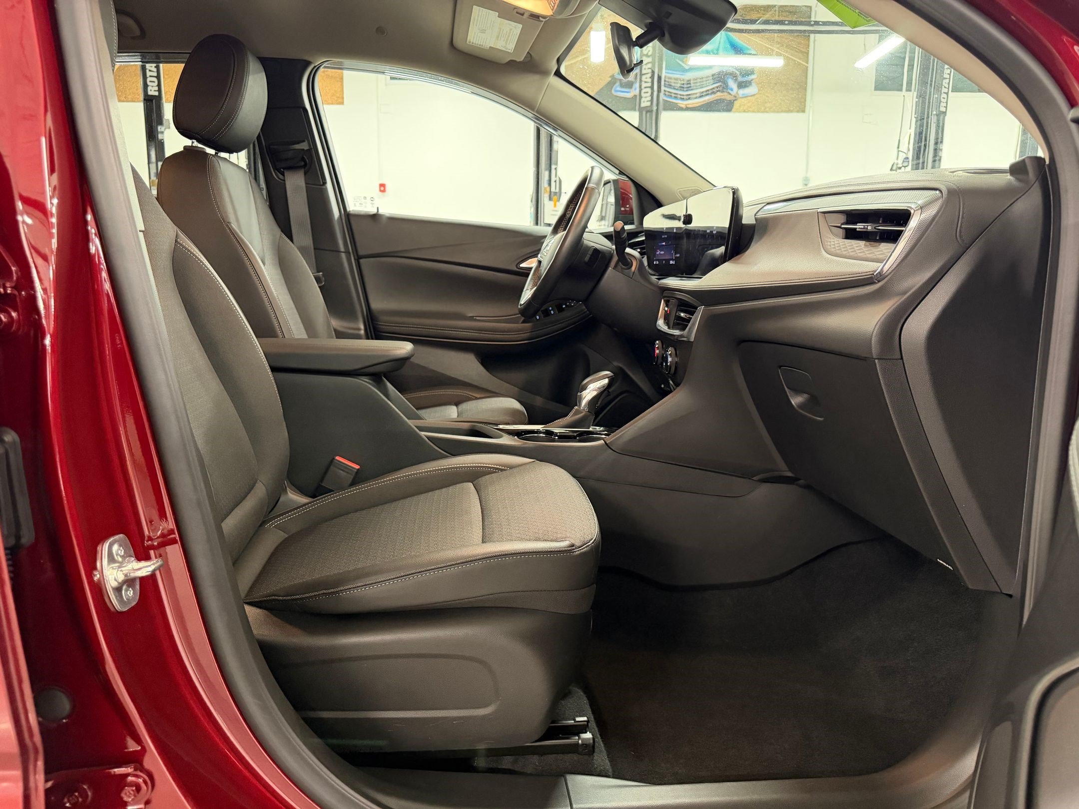 Used 2024 Buick Encore GX Preferred w/ Comfort Package FWD image 22