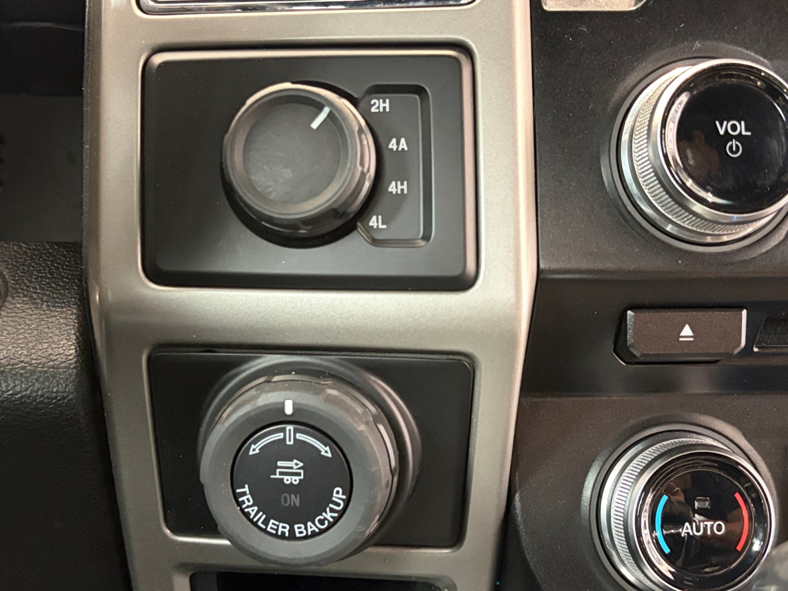 Used 2017 Ford F150 Lariat w/ Equipment Group 501A Mid AWD/4WD image 31