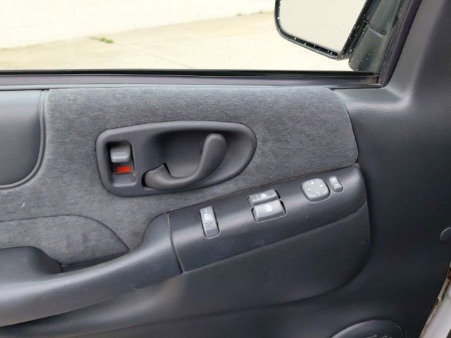 Used 2000 Chevrolet S10 Pickup LS w/ Preferred Equipment Group image 12