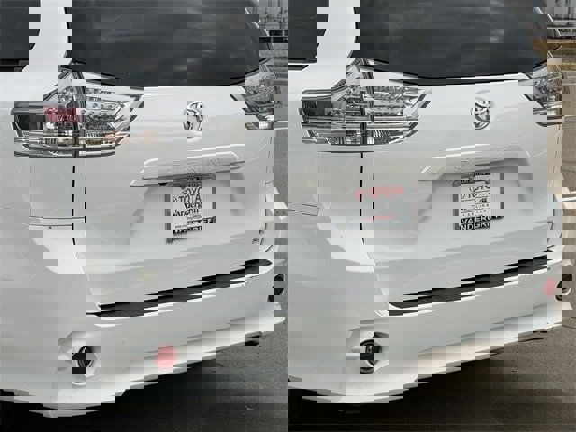 Used 2018 Toyota Sienna SE image 6