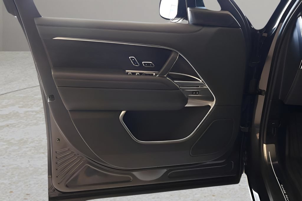 New 2025 Land Rover Range Rover SE AWD/4WD image 6
