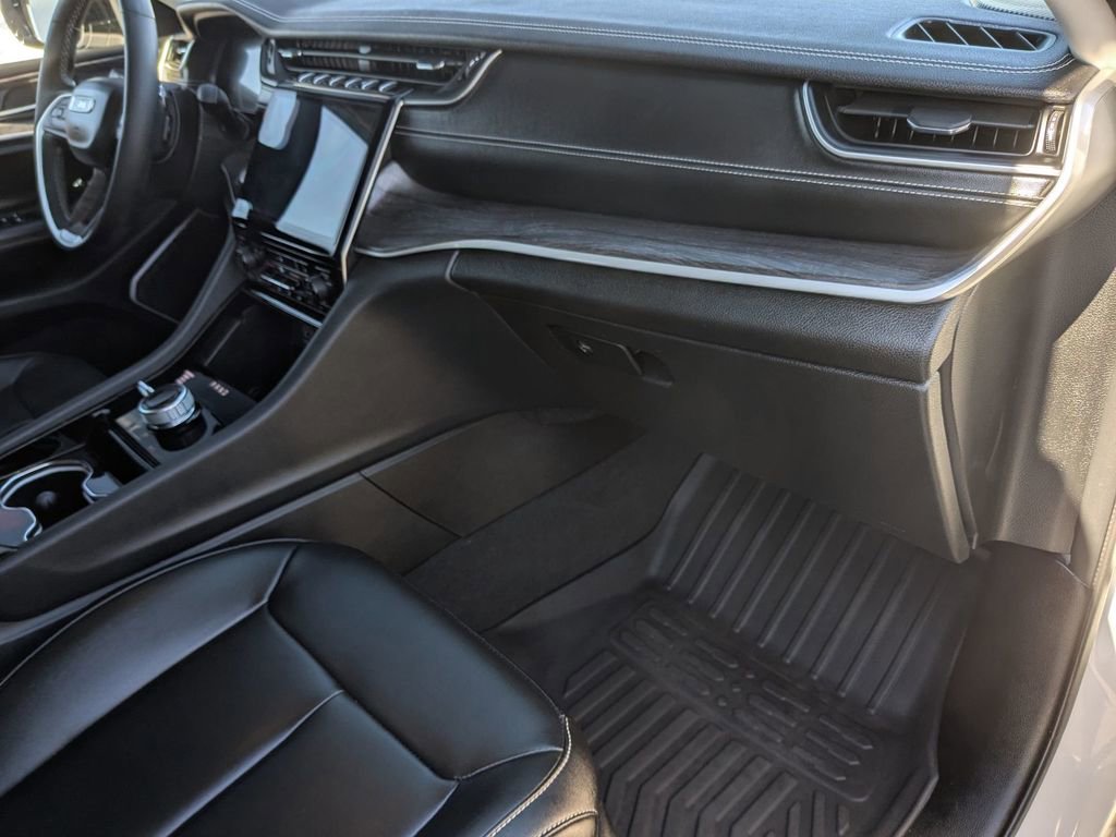 Used 2023 Jeep Grand Cherokee Limited w/ Black Appearance Package image 34