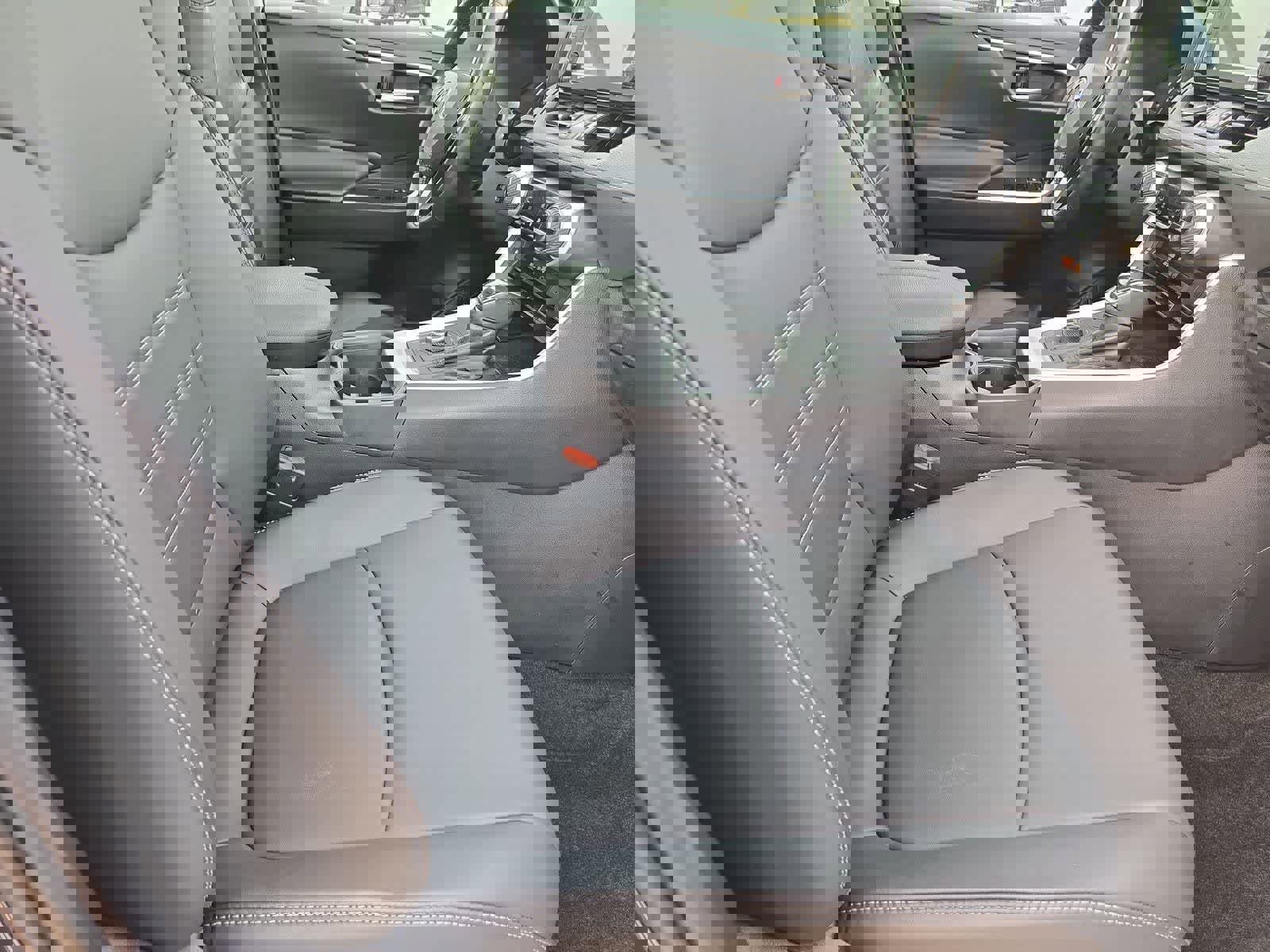 Used 2021 Toyota RAV4 XLE Premium image 22