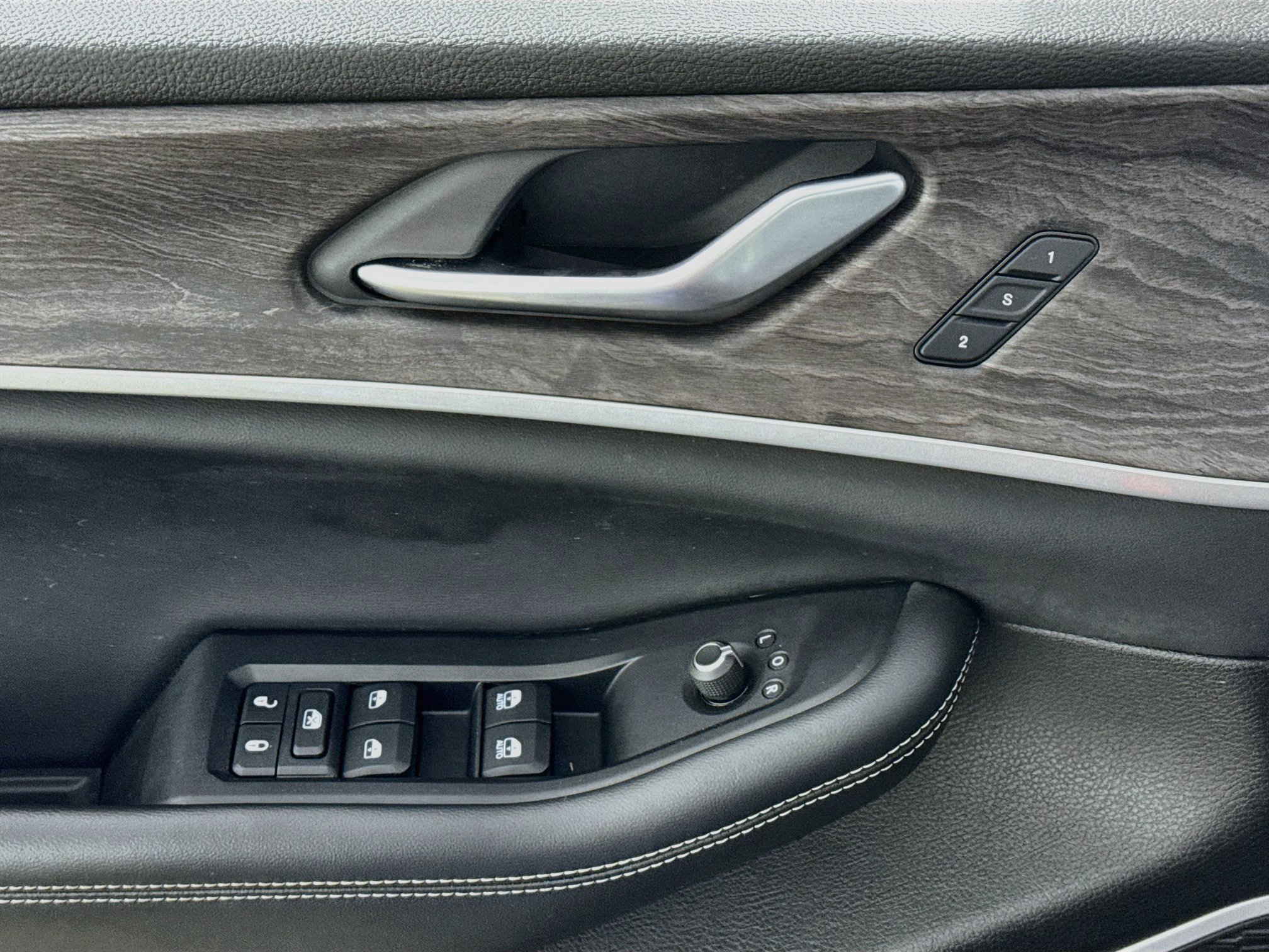 Used 2024 Jeep Grand Cherokee Limited 4xe AWD/4WD image 22